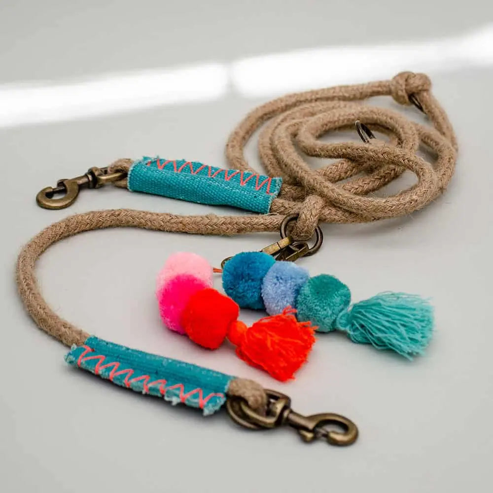 Diese Boho Hundeleine "Beach Leash" von Buddys bietet mit seinen süßen Details ein künstlerisch-sommerlichen Vibe