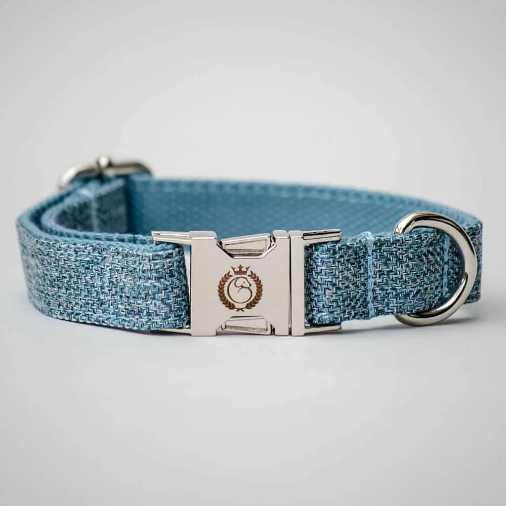 Dieses edle Halsband "Color Up" - Jeans ist aus Velourleder Imitat hergestellt und kommt in wunderbaren Trendfarben - einfach und stylisch!