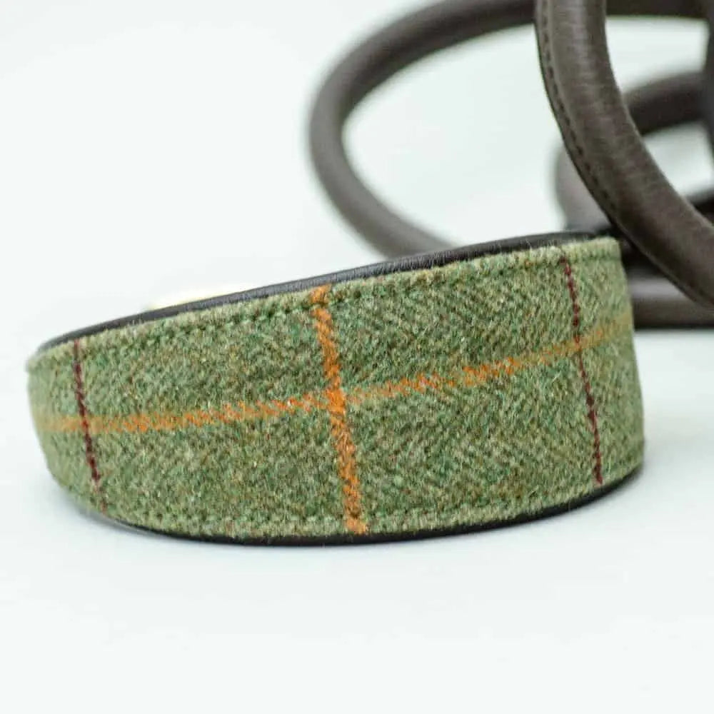 Das Windhund Halsband aus Tweed und Leder mit dem Namen "Greyhound Tweed" garantiert einen feinen Country-Look erster Klasse
