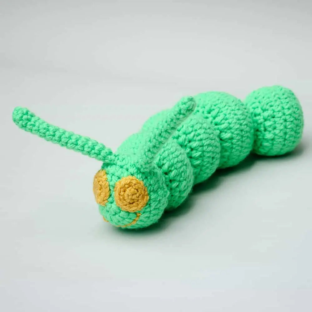 das gehäkelte Spielzeug - "klein Ruspi" - neon green 4legs.de